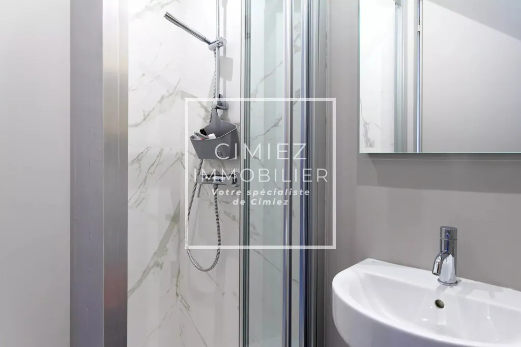 Bathrooms - Luxury Apartment with Mountain View in Cimiez