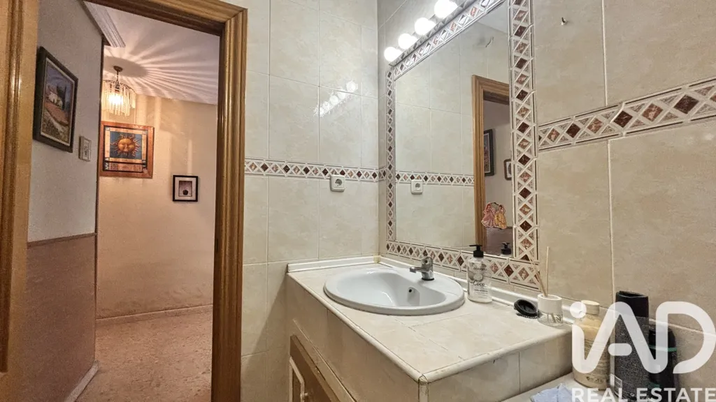 Vannitoad - Alicante Apartment with Potential for Division