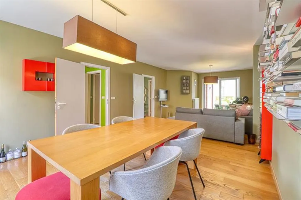 5 magamistoaga korter asukohas Neder-Over-Heembeek