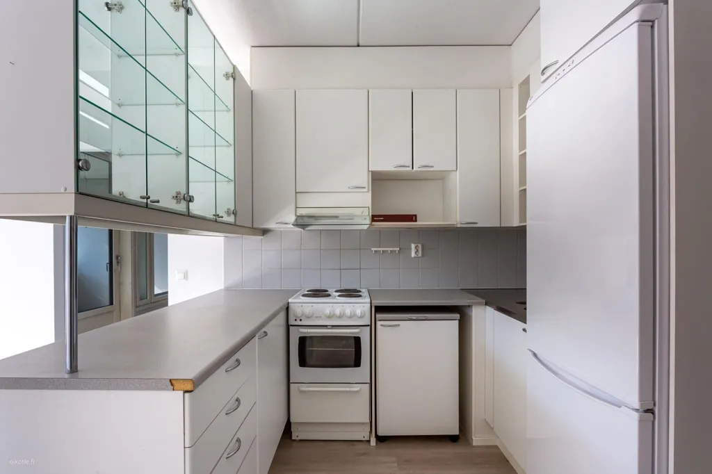 Köök - Apartment with Balcony in Tikkurila, Vantaa