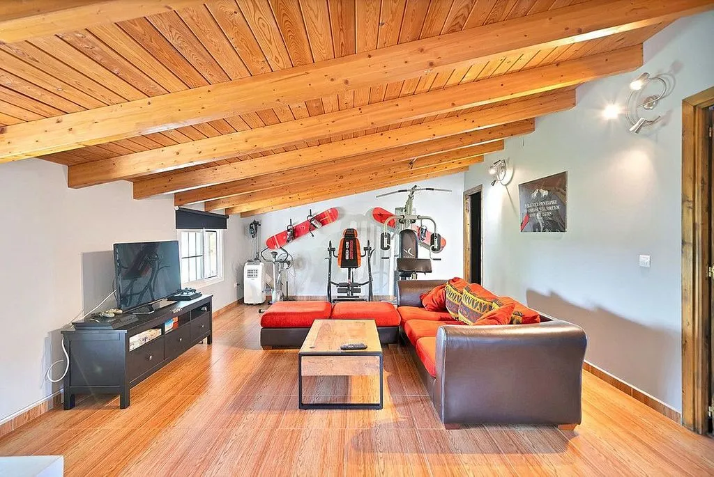 Elutuba - Chalet with Pool in La Milla de Oro, Marbella