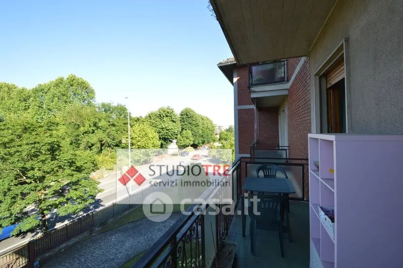 Rõdu - Modern Trilocale with Balcony in Pavia