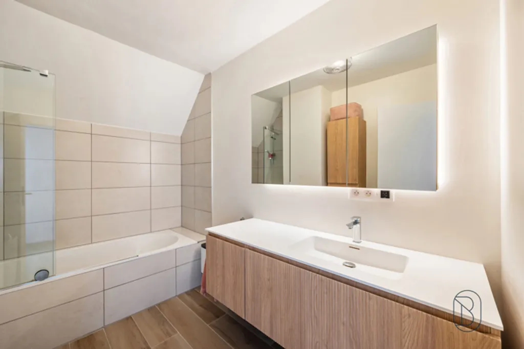 Salles de bain - Appartement Récemment Construit avec Balcon à Dottignies