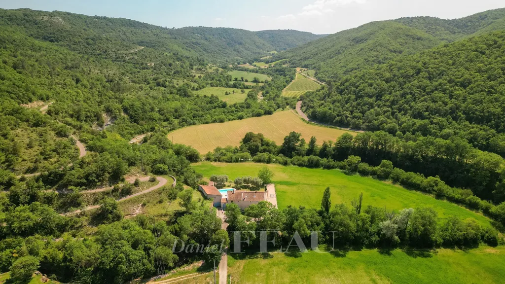 Vue aérienne - Mas Provençal Rénové avec Piscine en Ardèche Méridionale