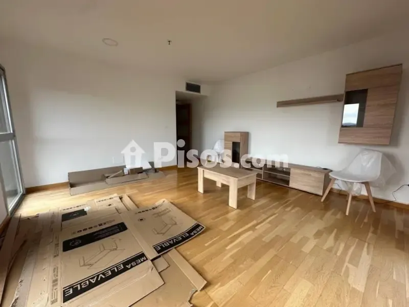 Elutuba - Bright Apartment with Garden Views in Ponferrada