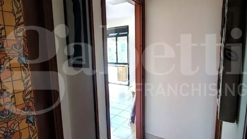 Entrée - Trilocale with Private Access in Catanzaro