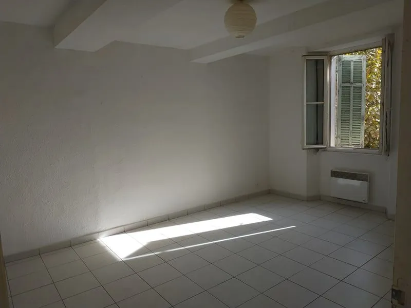 Rooms - T3 Apartment with Balcony in Le Muy Centre