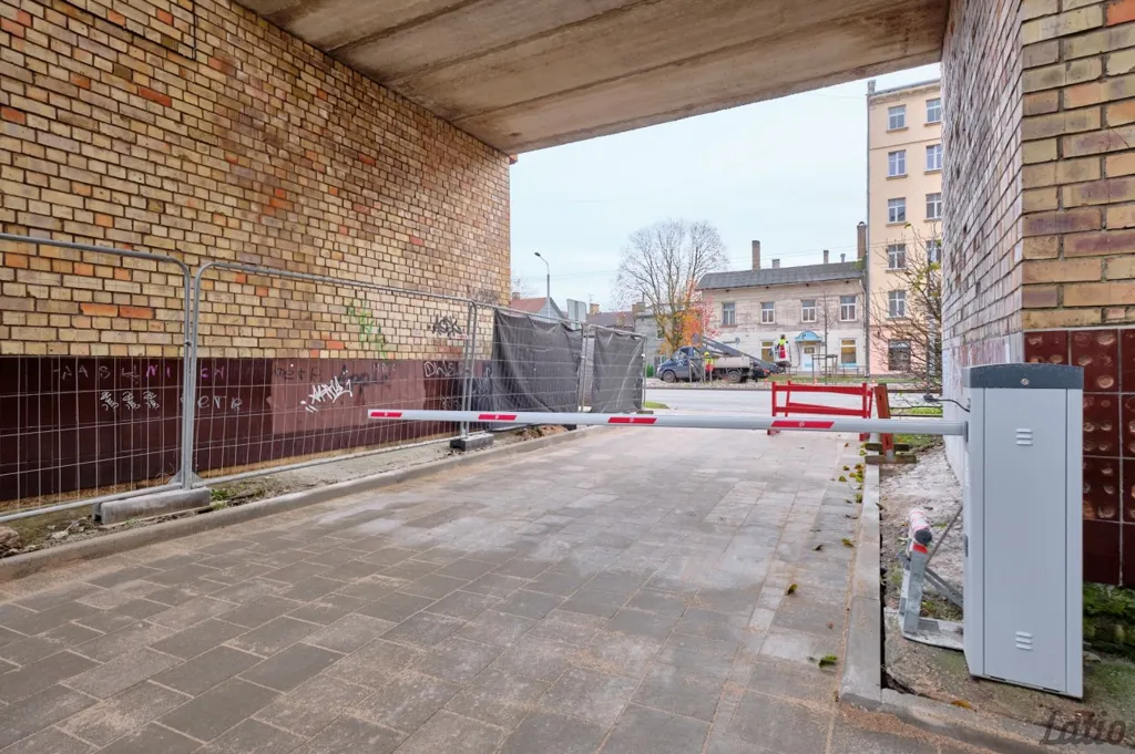 Välivaade - 1-Bedroom Flat with Green Courtyard in Grīziņkalns