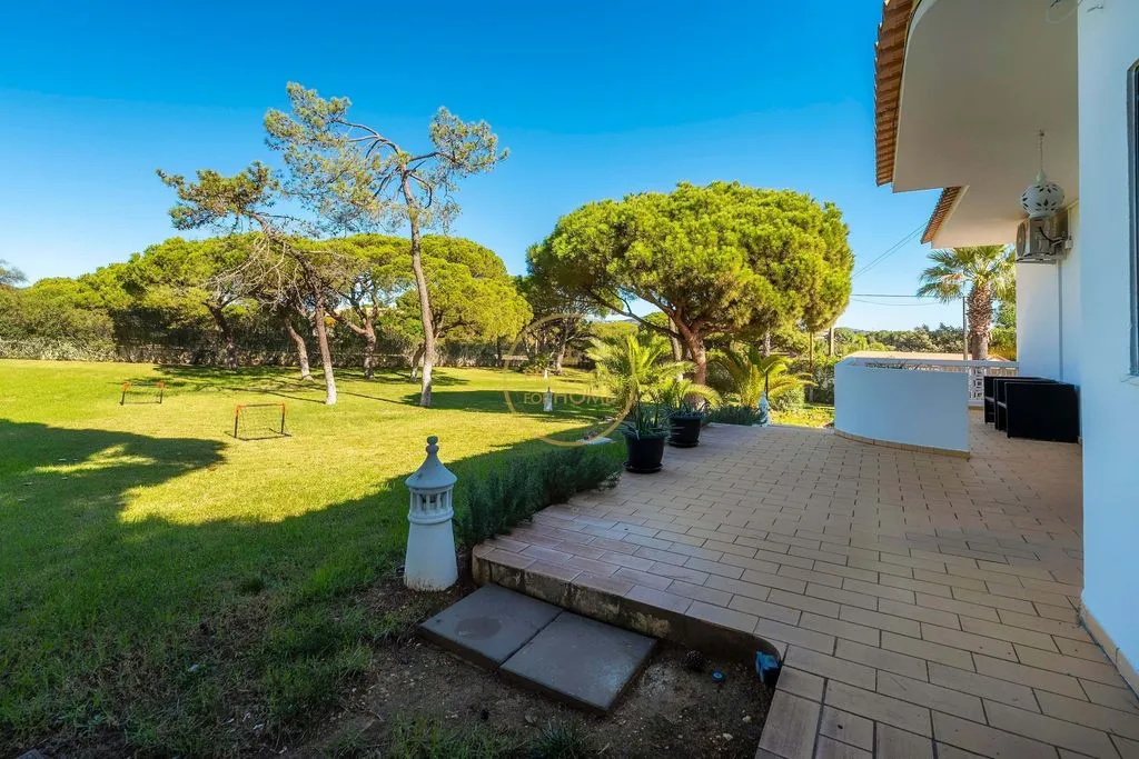 Aed - Luxury Villa with Pool in Quarteira