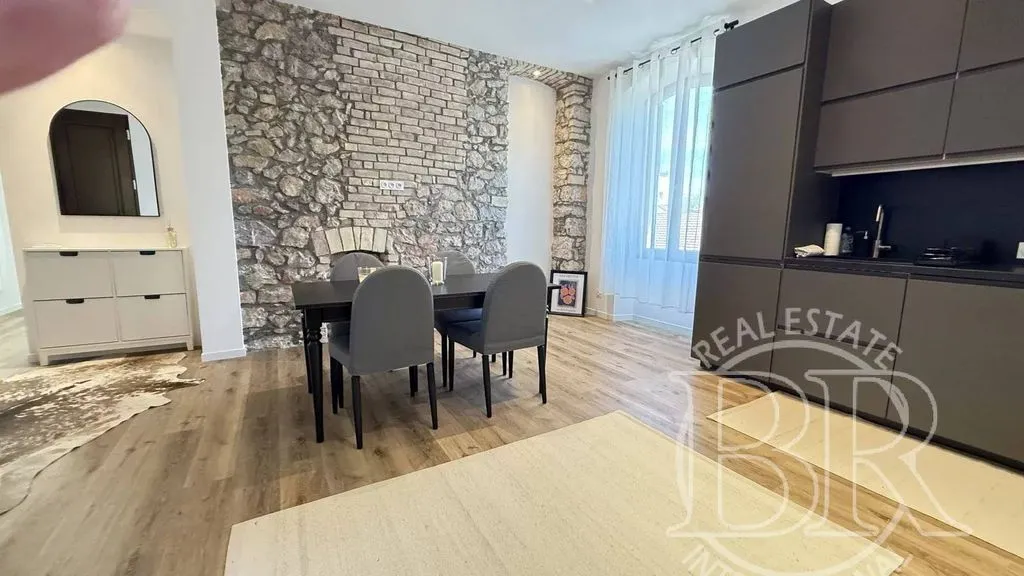 Cuisine - Appartement Rénové avec Terrasse à Cannes