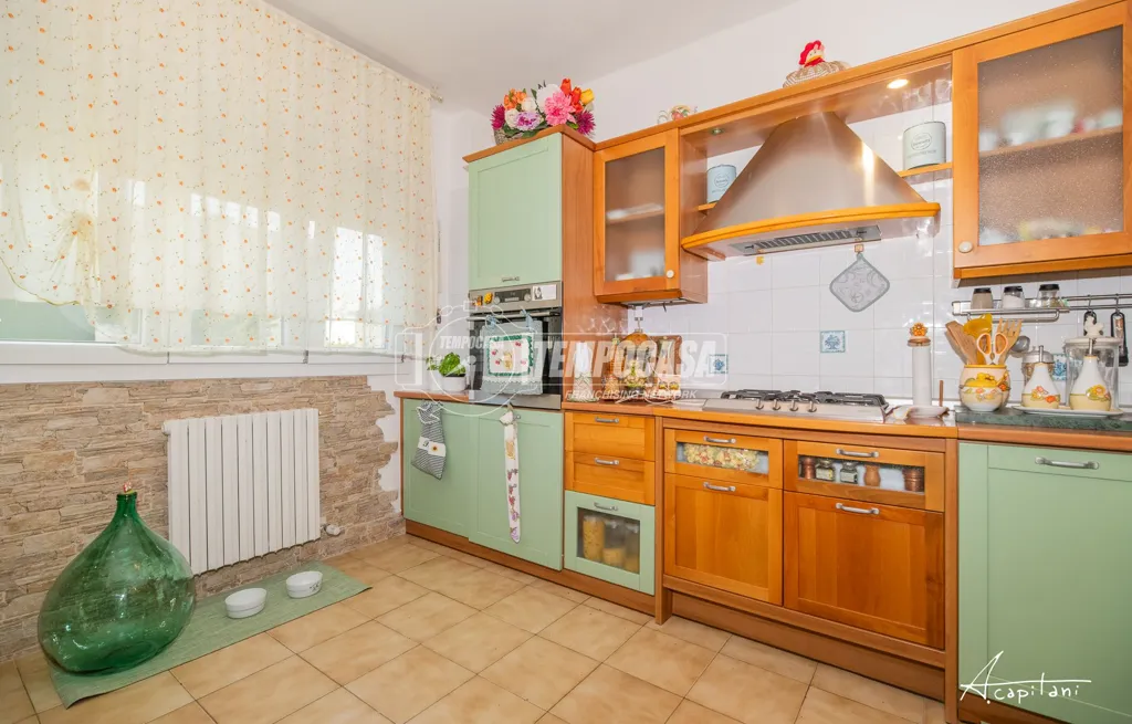 Köök - Bright Trilocale with Balcony in Modena