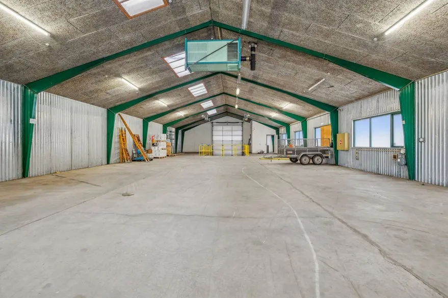 Garage - Functional Warehouse with Dual Gates in Hadsten
