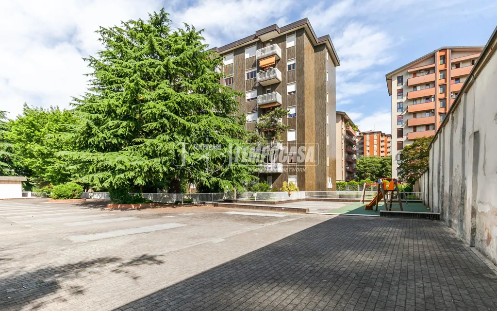 Jardin - Trilocale with Condominium Playground in Milan