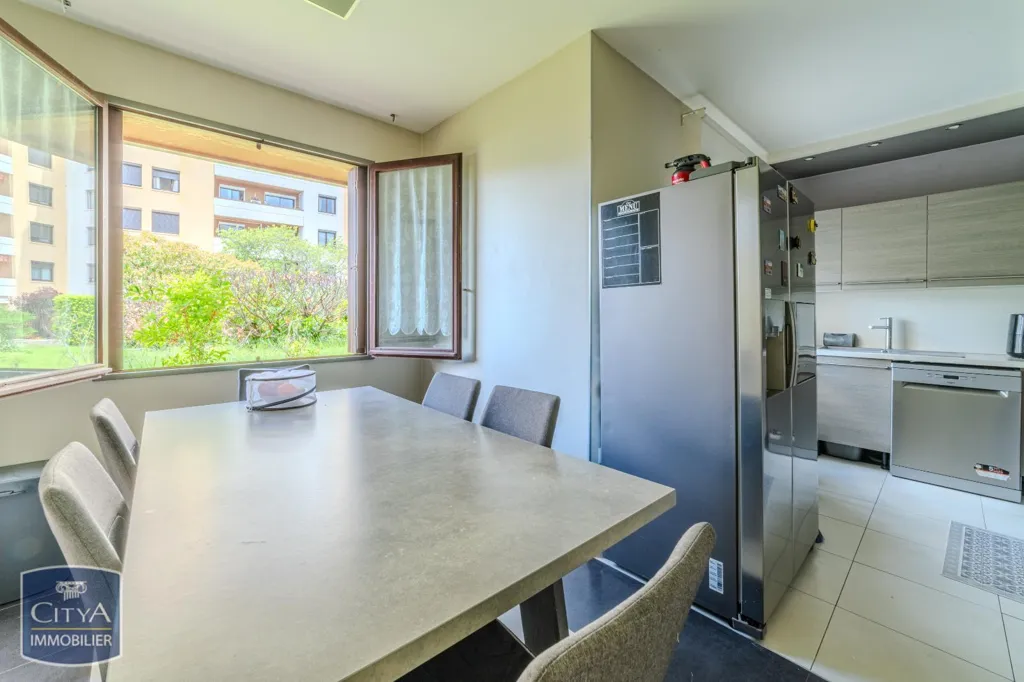 Köök - Fully Renovated Flat with Parking in Roanne Centre