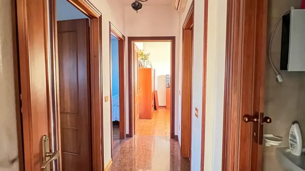Ingresso - Independent House with Workshop in Cona