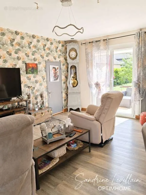 Elutuba - Spacious Detached House with Garden in Beaumont-le-Roger