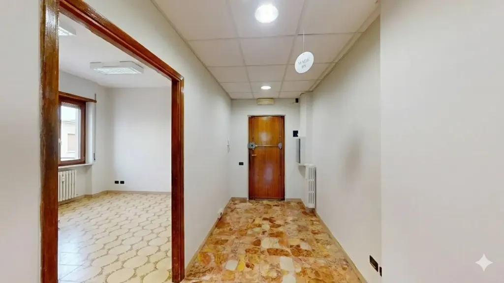 Entrée - Spacious Trilocale with Balcony in Turin