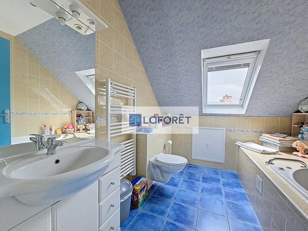 Salles de bain - Maison de 6 Pièces avec Jardin à Brest Rive Droite