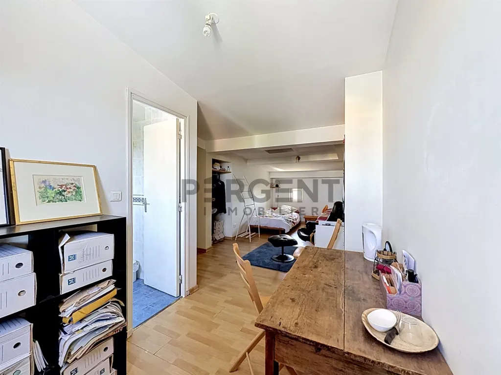 Bureau - Appartement 5 Pièces + Studio Indépendant au Cœur de la Ville
