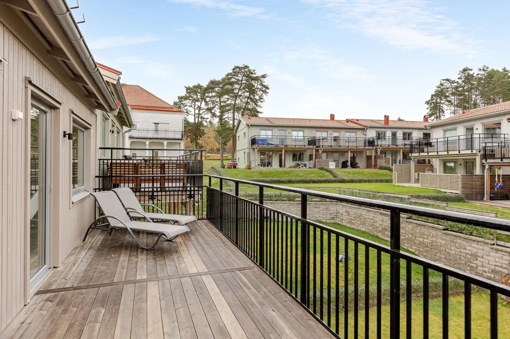 Balcon - Modern Semi-Detached House with Bråviken View
