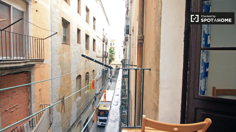 Balcon - Shared Room in Central Barcelona