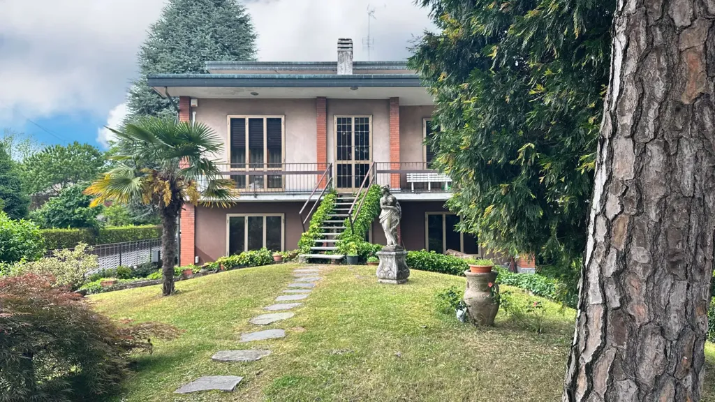 Extérieur - Villa with Private Garden in Castano Primo