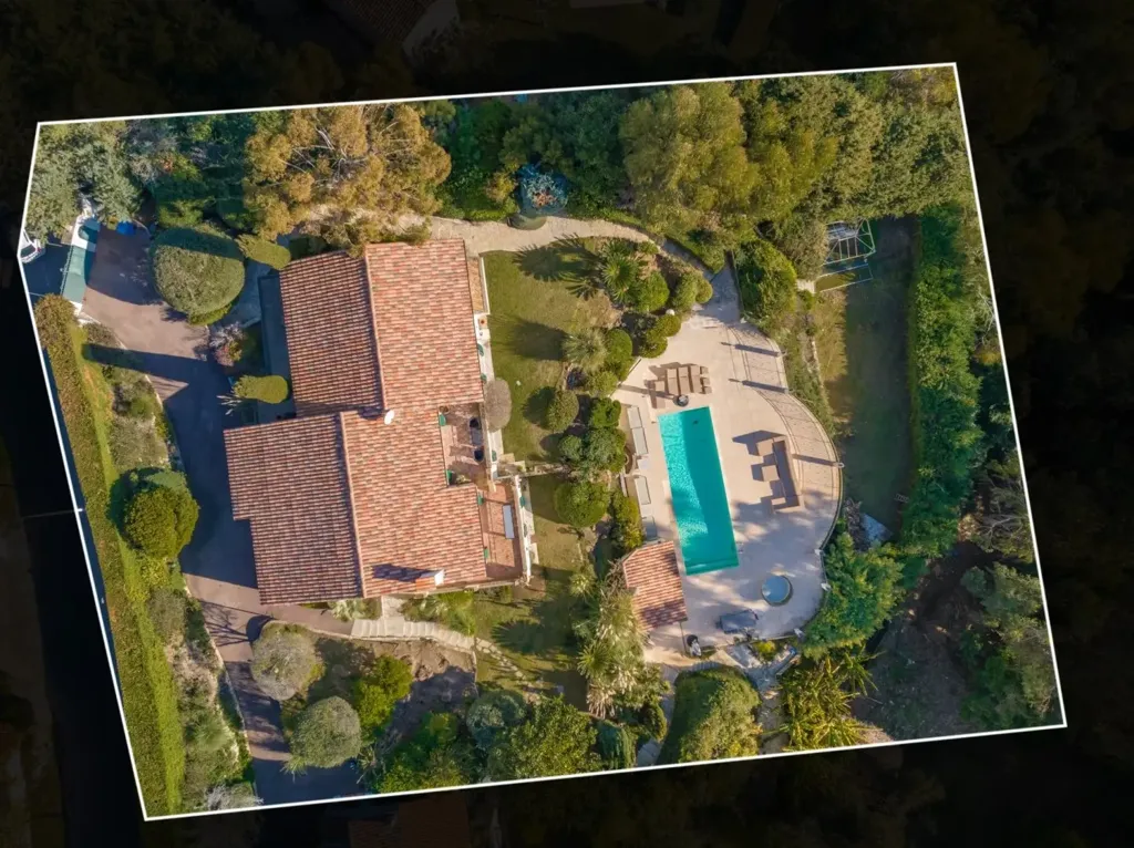 Vue aérienne - Villa avec Vue Panoramique sur la Mer à Super Cannes