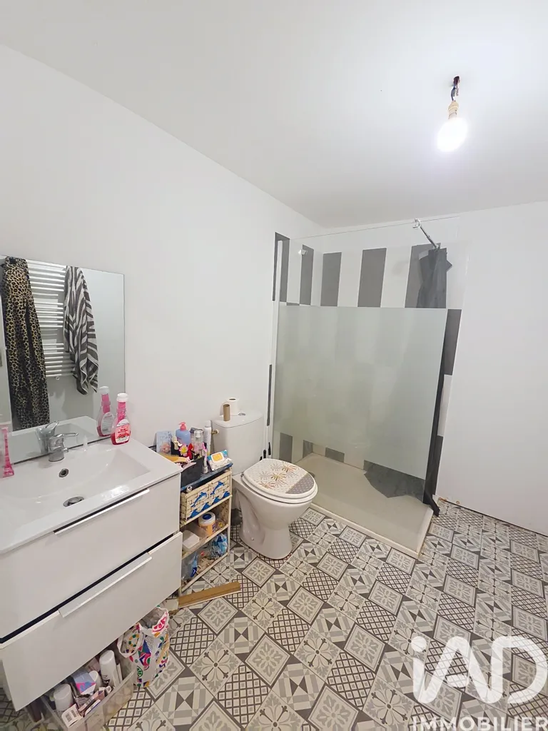 Salles de bain - Immeuble de Rapport avec Jardin à Saramon