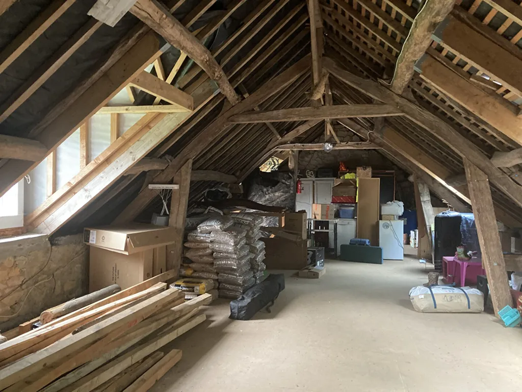 Toad - Longère with Attic Potential in Quiet Area