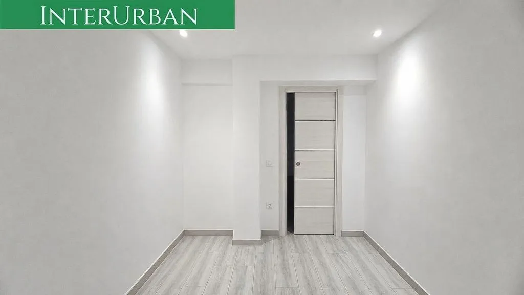 Esik - Apartment with Balcony in Llíria