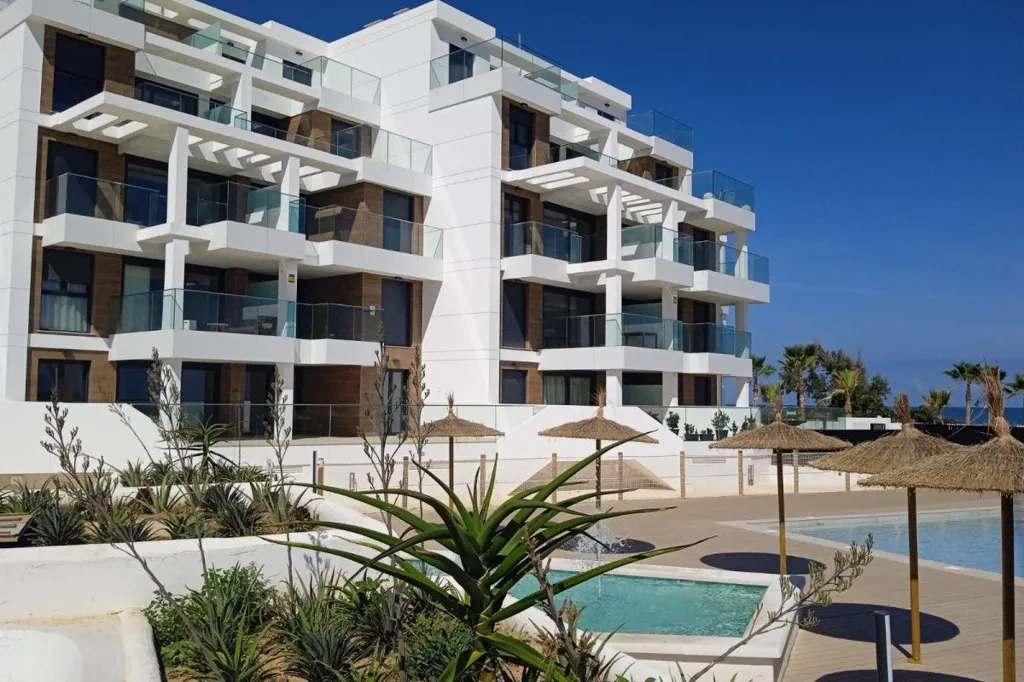 Bassein - Seafront Apartment with Pool in Denia