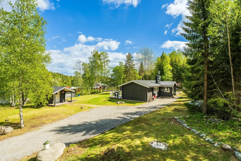 Välivaade - Charming Seafront Home with Open Plan in Tranquil Setting