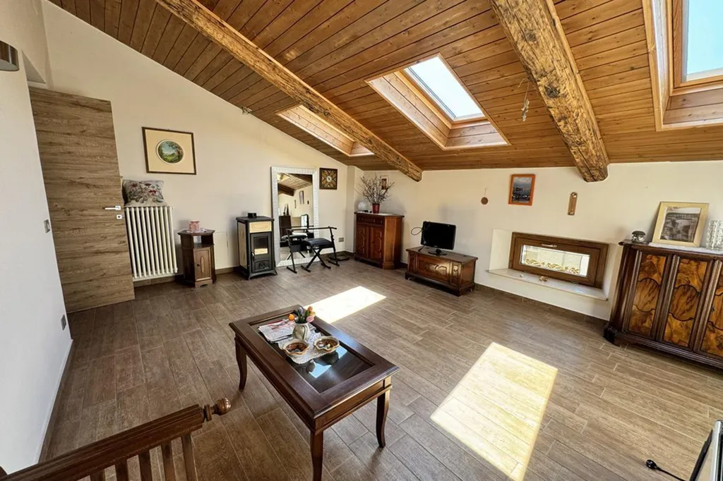Séjour - Rear-Access Semi-Detached House with Mountain View in Itri