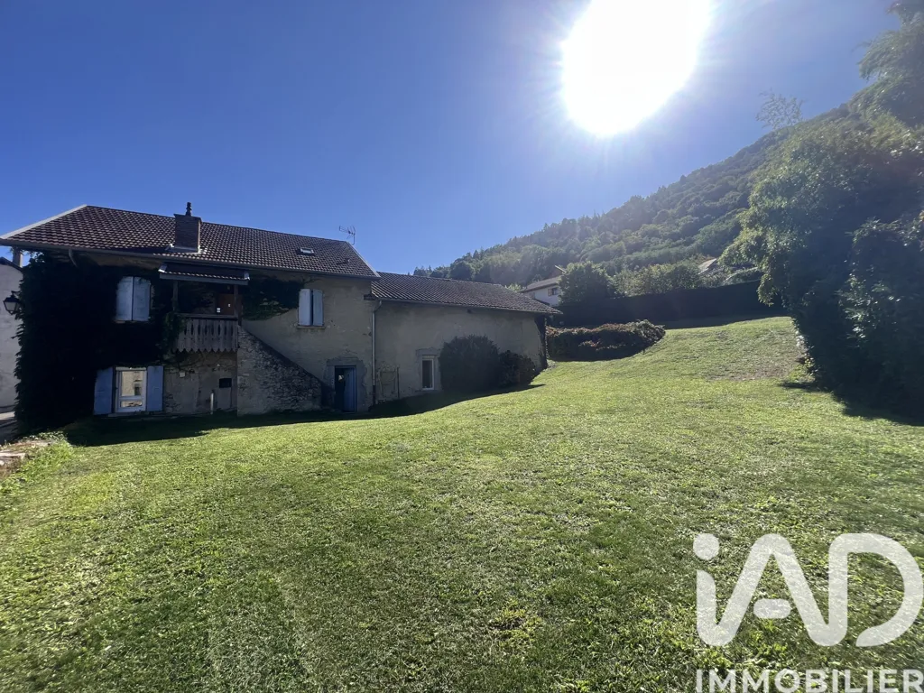 Jardin - Maison de Prestige avec Piscine à Chapareillan