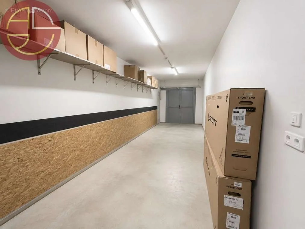 Garaaž - Commercial Space with Parking in Auterive