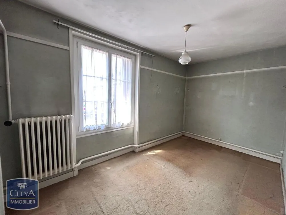 Stanze - Spacious Apartment with Potential in Charleville-Mézières