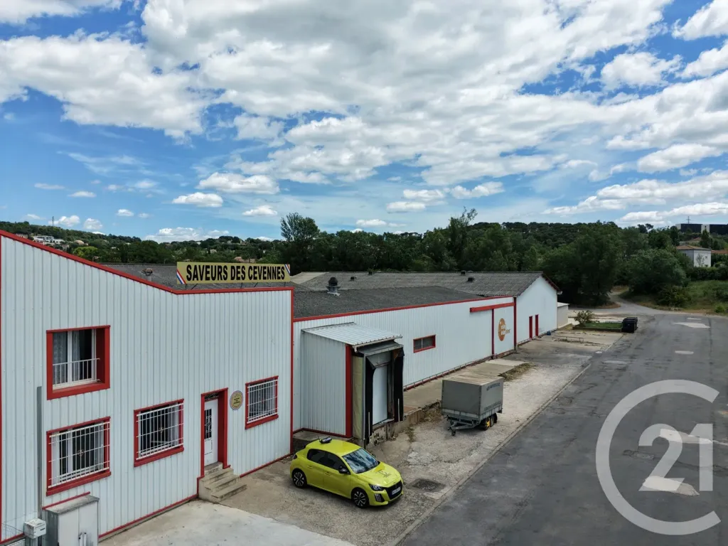 Extérieur - Local Professionnel avec Surface Réfrigérée à Alès