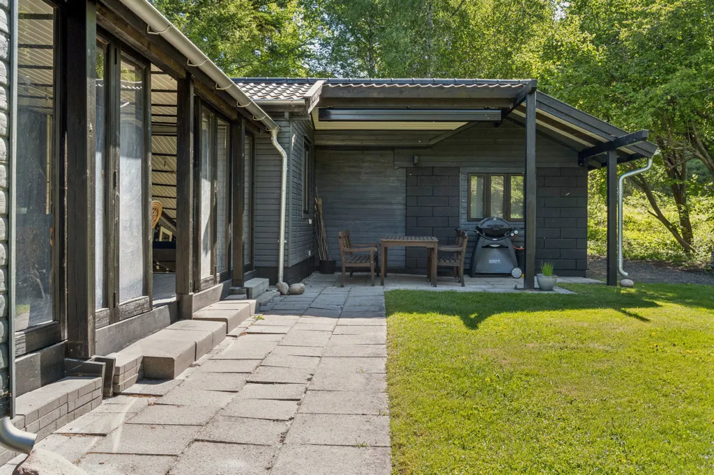Terrass - Holiday Home with Private Lake in Skuldelev