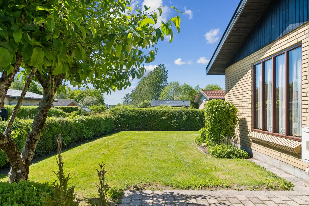 Aed - Well-Maintained Villa with Carport in Viborg