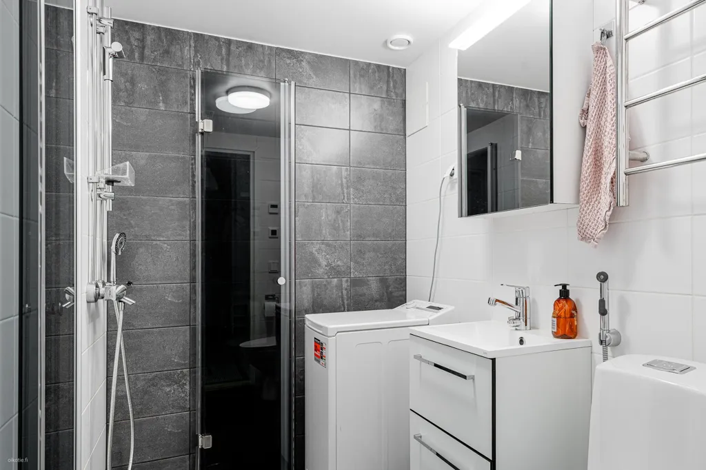 Salles de bain - Modernised Flat with Balcony in Vähäntuvantie