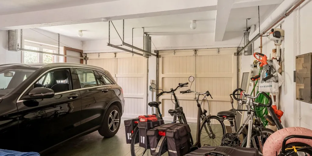 Garage - Country Villa with Terrace and Garden