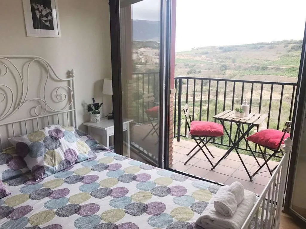 Dormitorios - Apartamento exterior con balcón en Lanciego