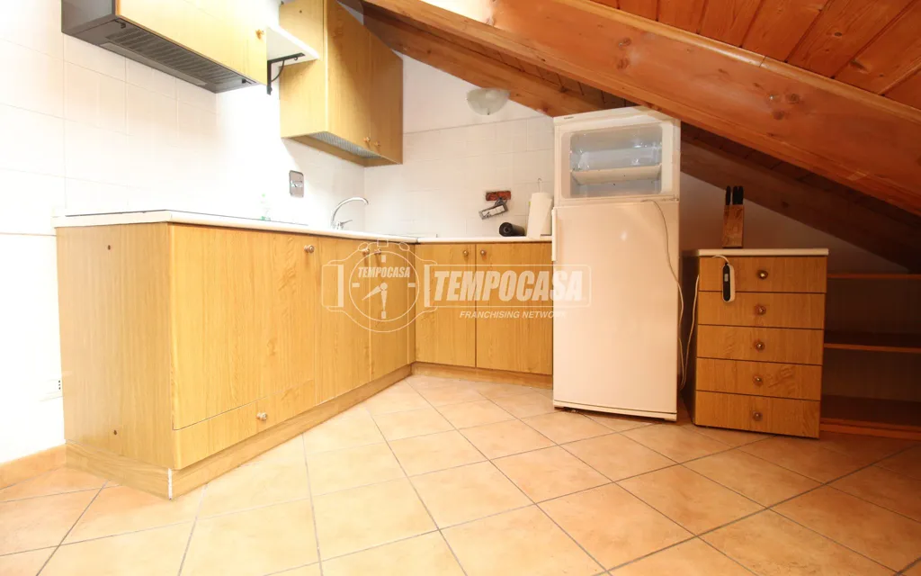 Cucina - Rear-Facing Mansard Flat with Balcony in Turin