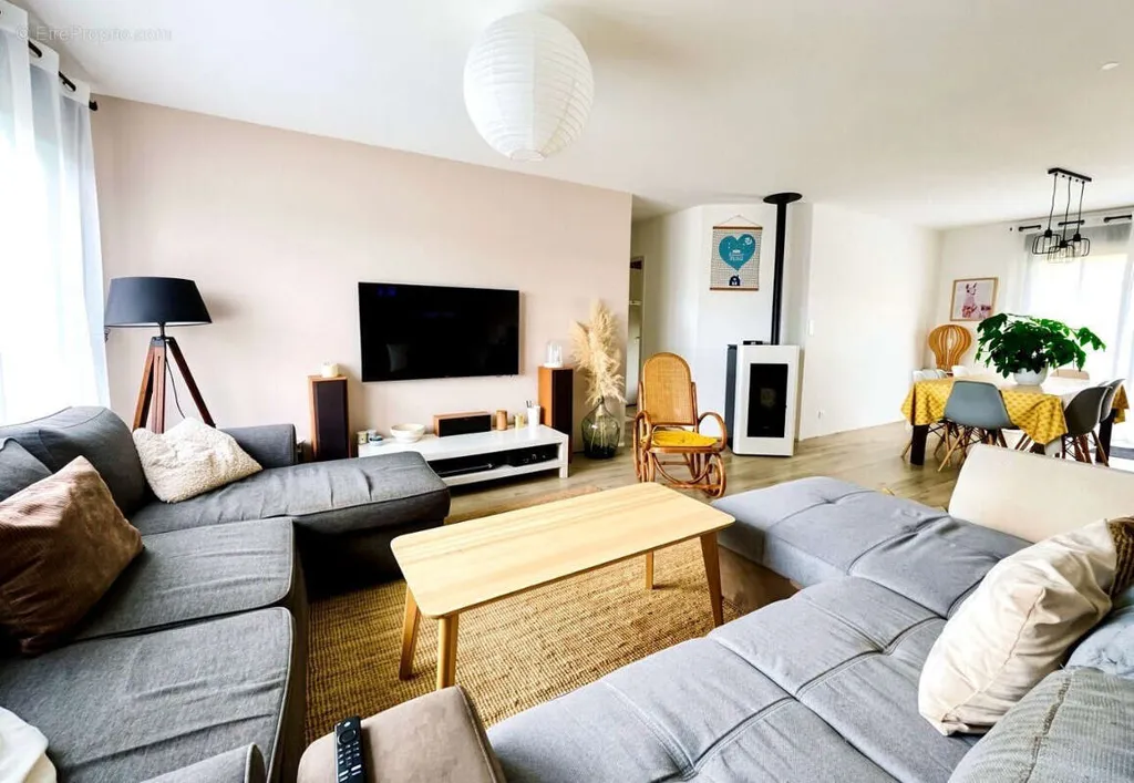 Séjour - Maison Contemporaine avec Jardin à Nailly