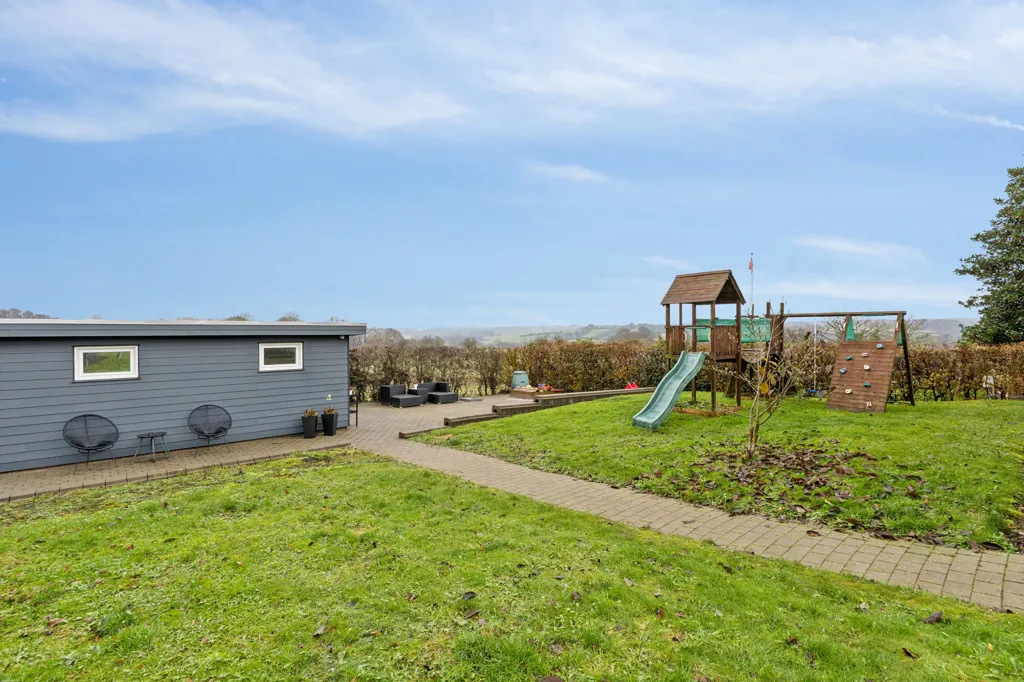 Aed - 1952 Villa with Garden in Padborg