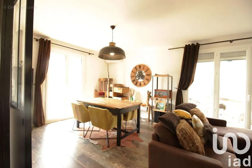 Dining Room - House with Pool and Balcony in Saint-Cyprien