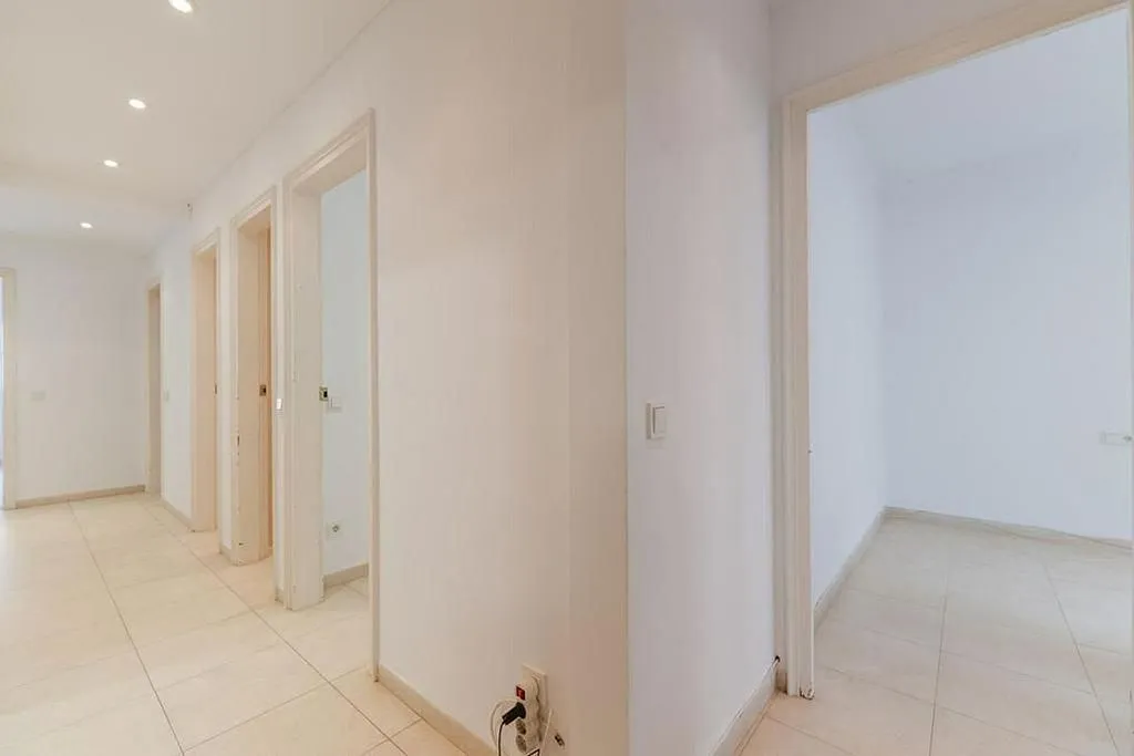Esik - Duplex with Balcony in Eixample Sud, Girona