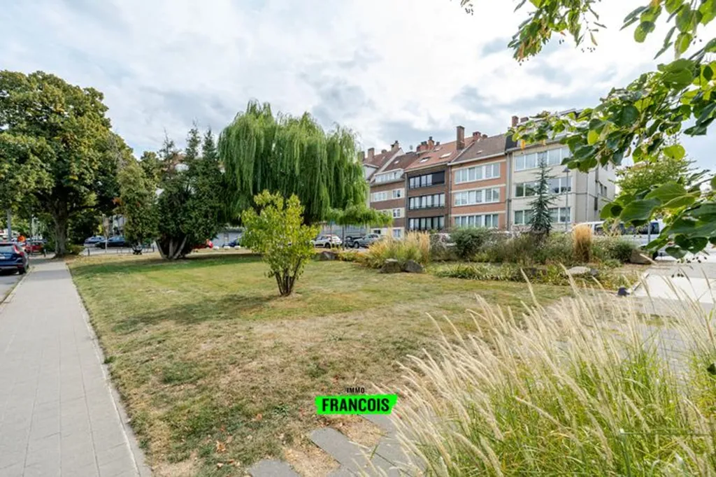 Aed - Bright Apartment with Balcony in Ganshoren
