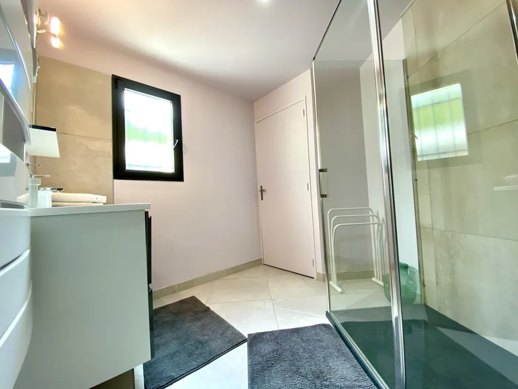 Vannitoad - Contemporary House with Pool in Sauvian