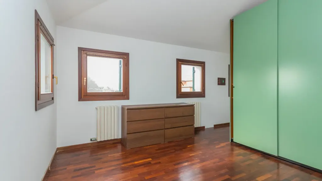 Pièces - Two-Level Apartment with Garage in Spresiano